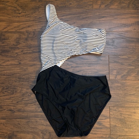 Abercrombie & Fitch Other - Black/White one-shoulder cut out swimsuit. NWT